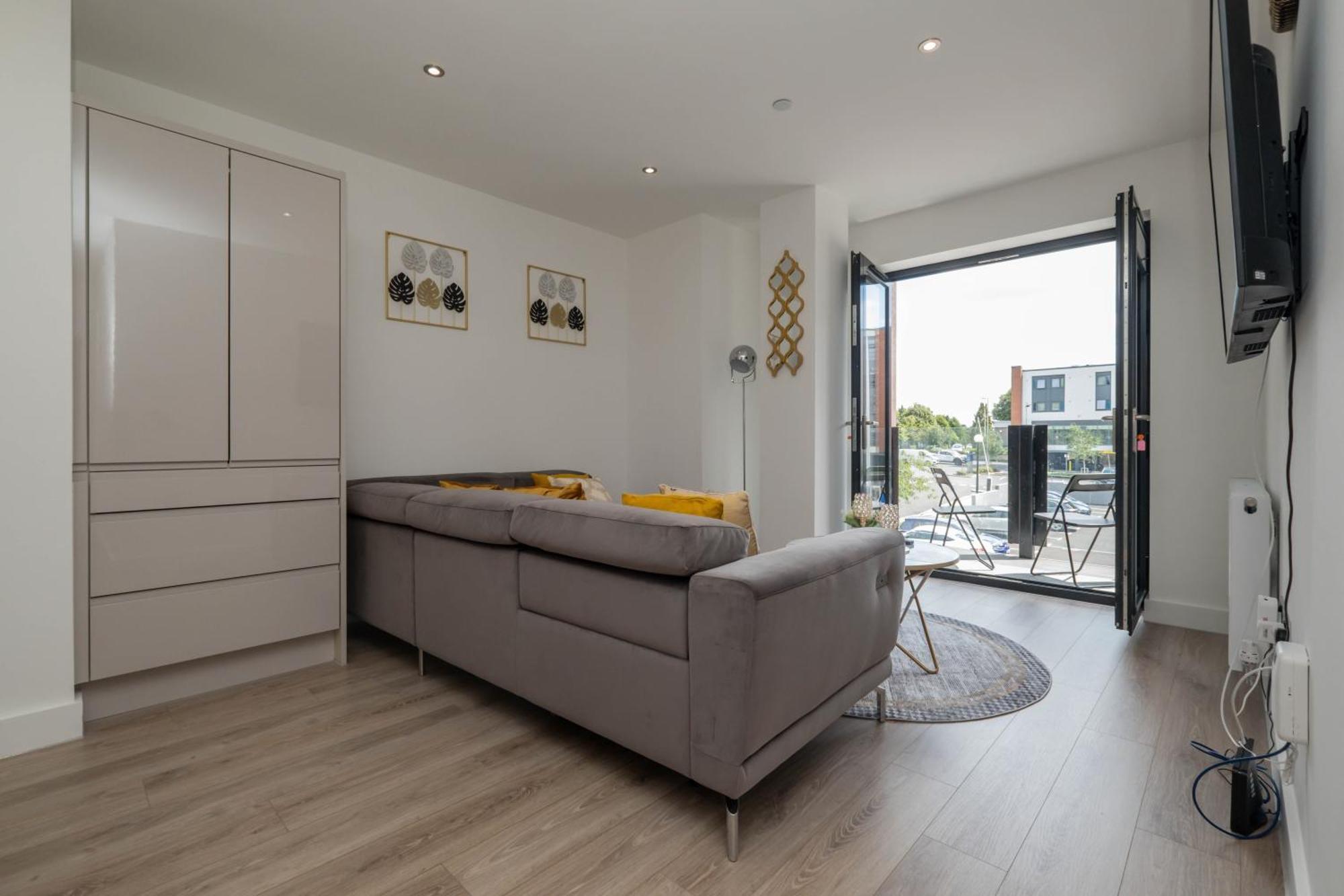 Brand New 2 Bedroom Apartment Centre Of Solihull Bagian luar foto