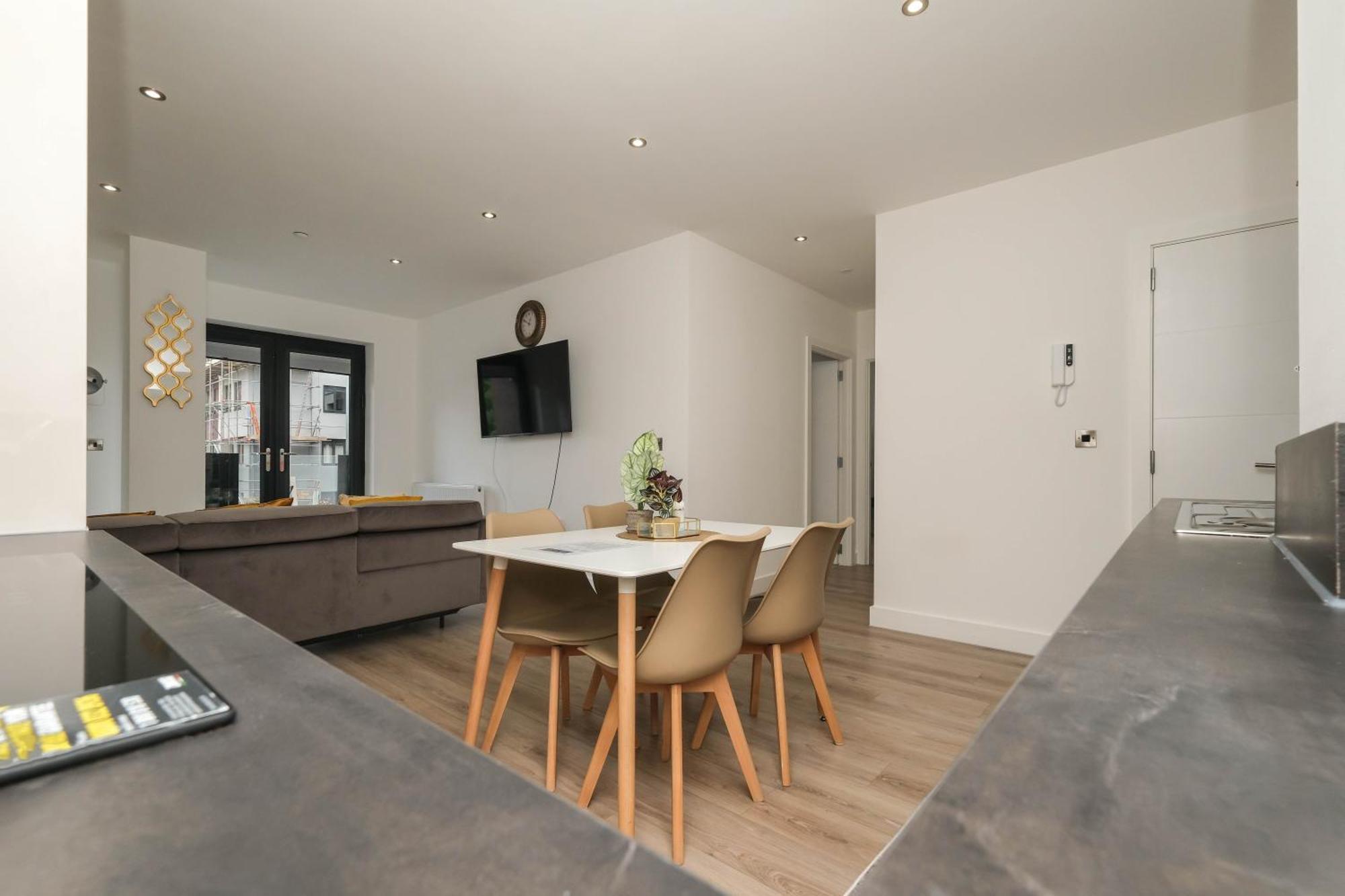 Brand New 2 Bedroom Apartment Centre Of Solihull Bagian luar foto