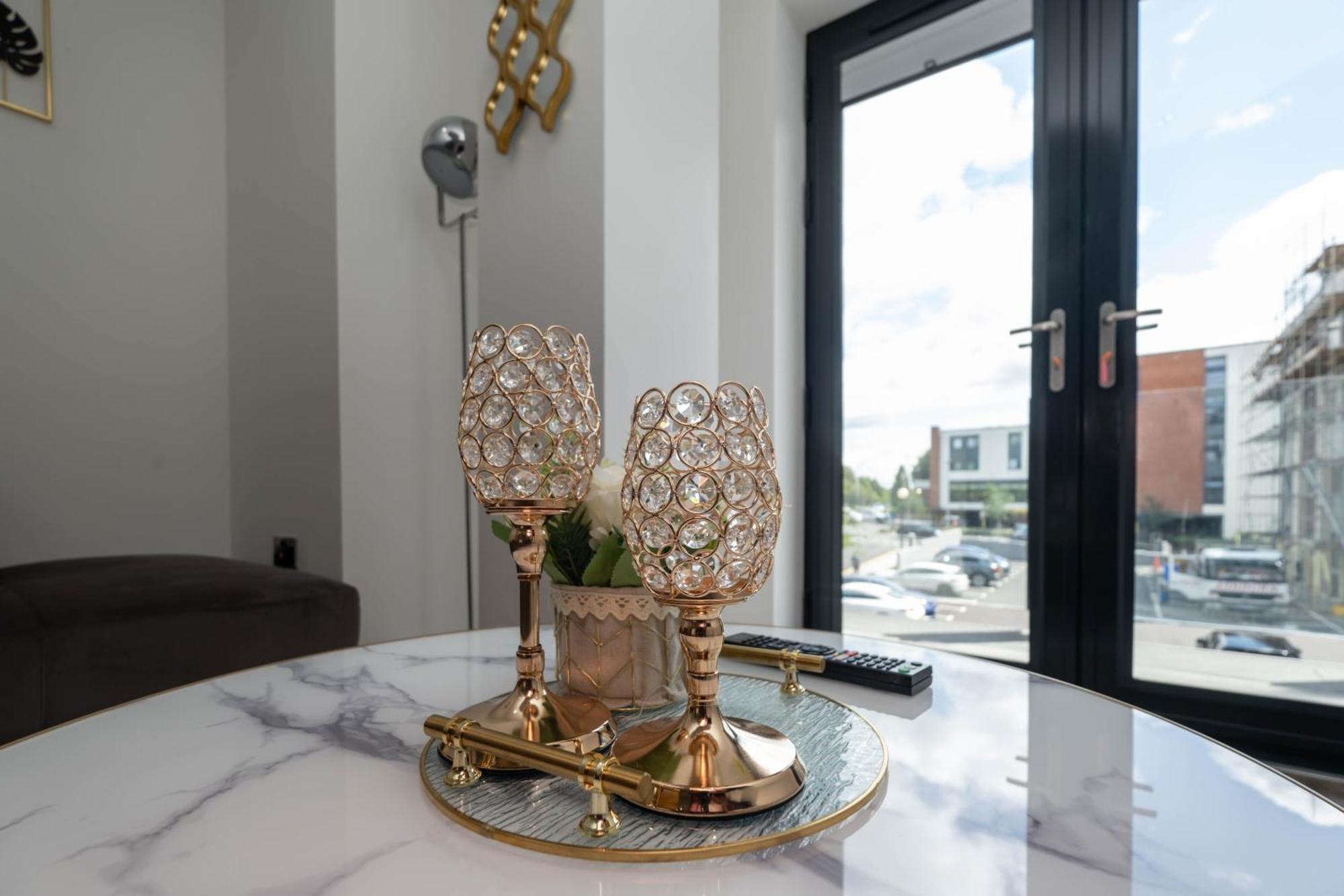 Brand New 2 Bedroom Apartment Centre Of Solihull Bagian luar foto